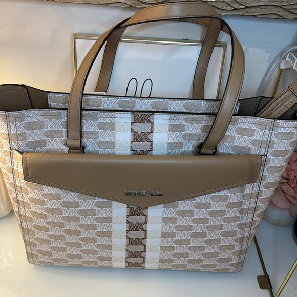 NWT Michael Kors Large 3-In-1 Maisie Pebbled Leather Tote Bag - Picture 3 of 14